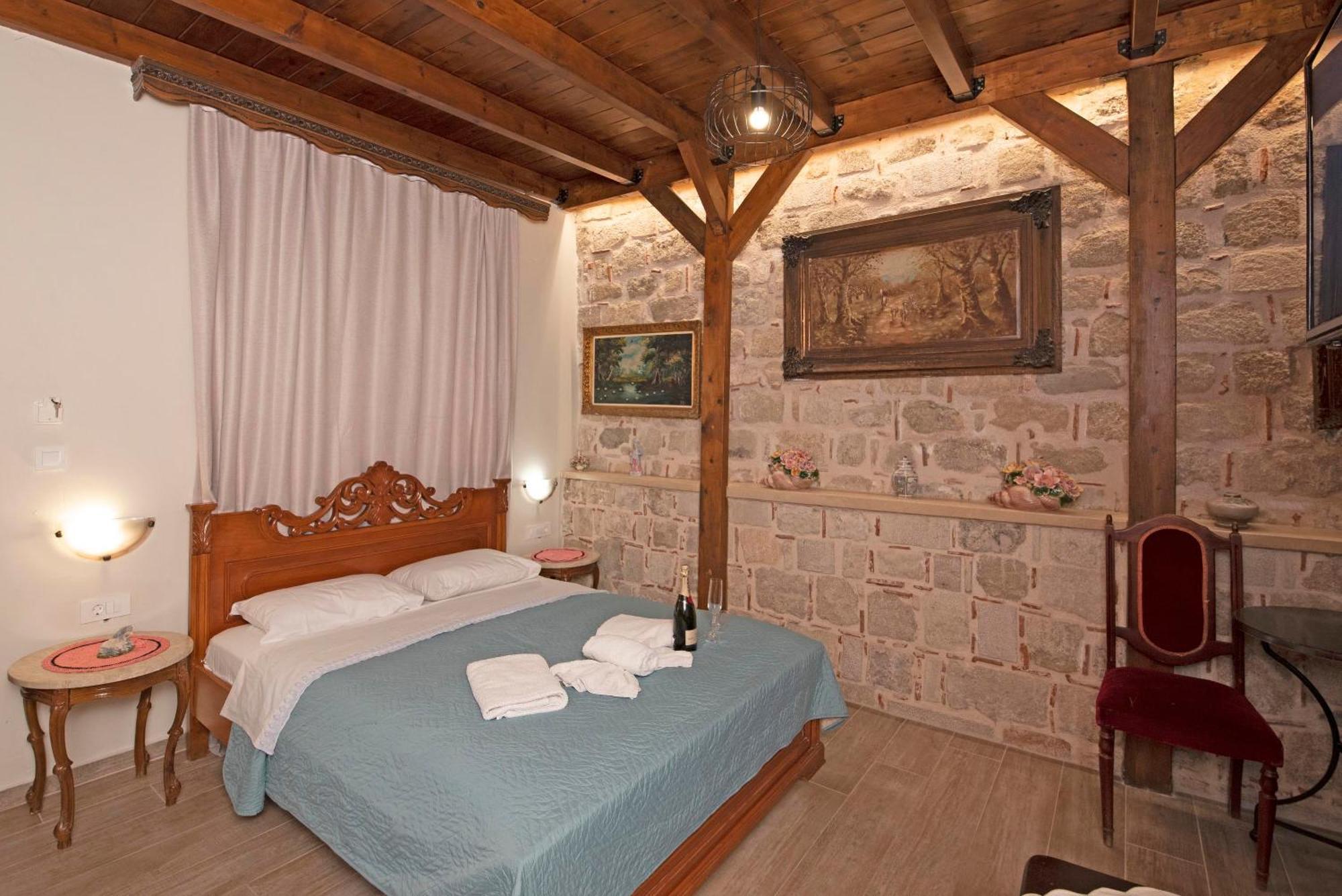 Arionos Rooms - Old Town Rhodes City ภายนอก รูปภาพ